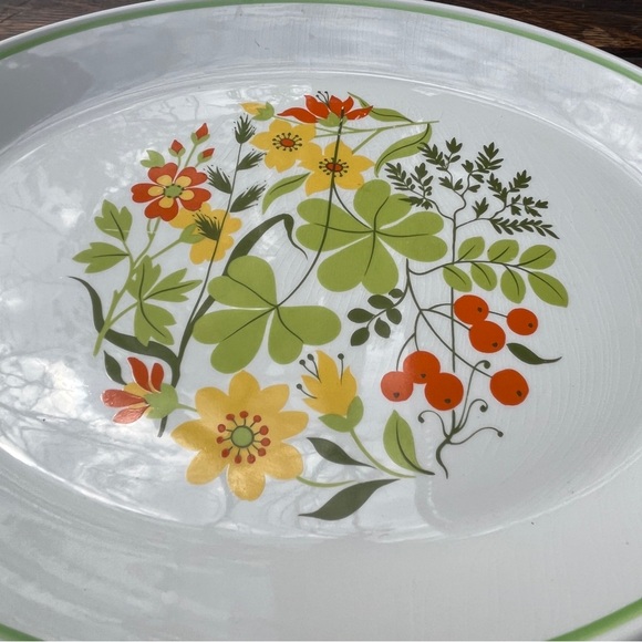 Vintage Johnson Brothers 1970s oval platter. Shamrock and flower power design. - Picture 2 of 5